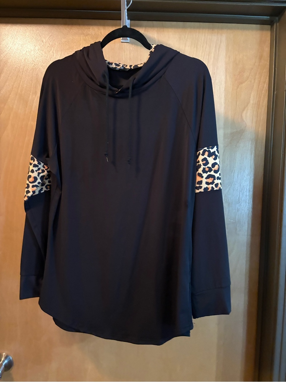 Lily Black Jogger Set with Leopard Print Accent; Size XL - Picture 4 of 8